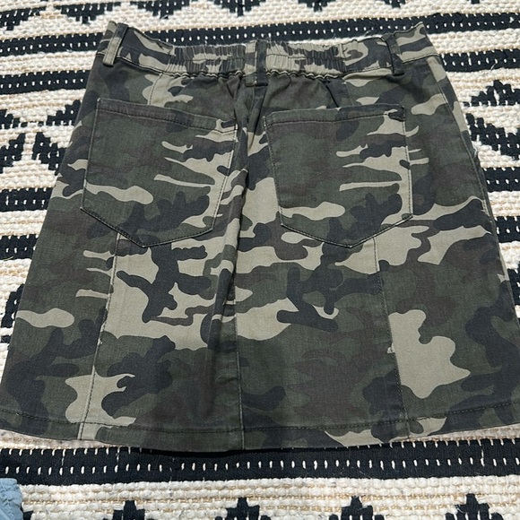 Refuge Camouflage Button-Front Skirt - Picture 3 of 4